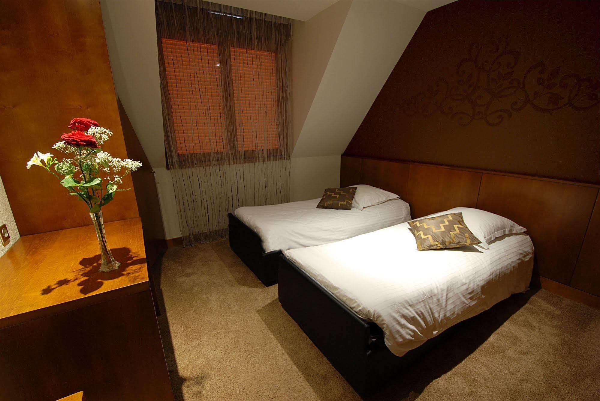 Hotel Au Nid De Cigognes Ostheim Buitenkant foto